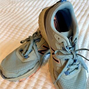 Women’s size 8 New Balance Light grey/blue Athletic Sneakers with Pink Trim